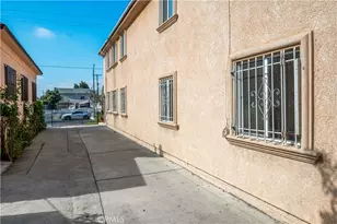 1585 E 48th Pl, Los Angeles, CA 90011 - Photo 19