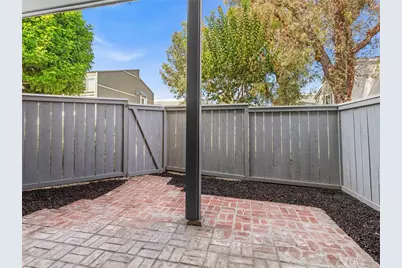 2710 W Segerstrom Avenue #F, Santa Ana, CA 92704 - Photo 23