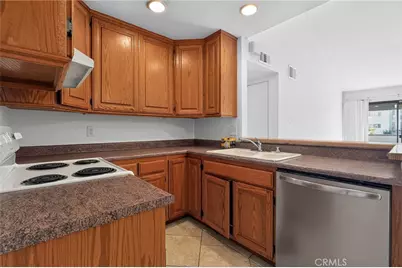 8801 Independence, Canoga Park, CA 91304 - Photo 7