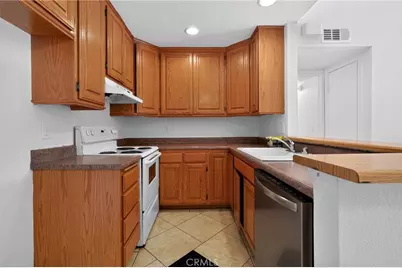 8801 Independence, Canoga Park, CA 91304 - Photo 9