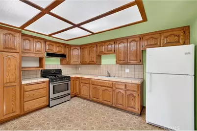 1323 E Robidoux, Wilmington, CA 90744 - Photo 7