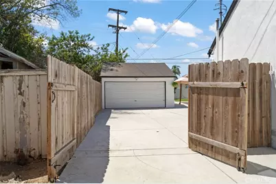 941 E Ridgewood, Long Beach, CA 90807 - Photo 21