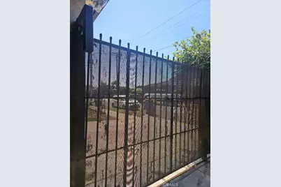 803 E 107th, Los Angeles, CA 90002 - Photo 15