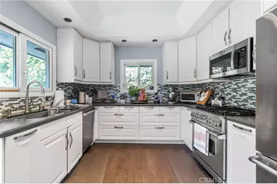 263 Corona Avenue, Long Beach, CA 90803 - Photo 9