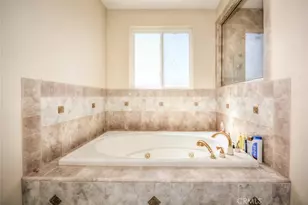 13830 Paramount, Phelan, CA 92371 - Photo 17