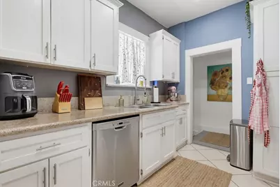 551 W 8th Street, Long Beach, CA 90813 - Photo 25