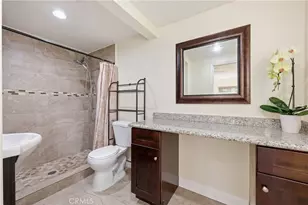 1946 W Broadway, Anaheim, CA 92804 - Photo 19
