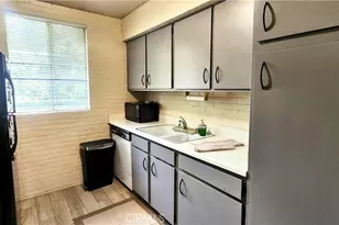 15030 Victory, Van Nuys, CA 91411 - Photo 13