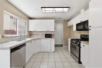 9300 Burnet Avenue #122, North Hills, CA 91343 - Photo 17