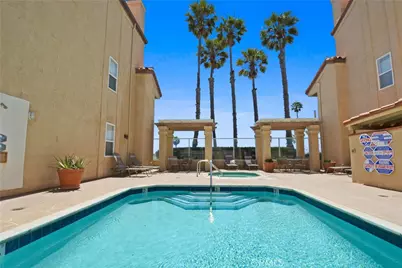 2000 Pacific Coast Hwy Apt 308, Huntington Beach, CA 92648 - Photo 9