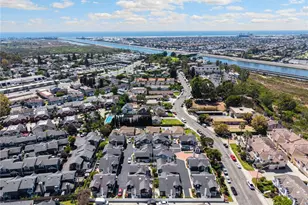 2210 Pacific Ave, Costa Mesa, CA 92627 - Photo 35