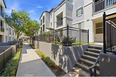 1866 Orizaba, Signal Hill, CA 90755 - Photo 3