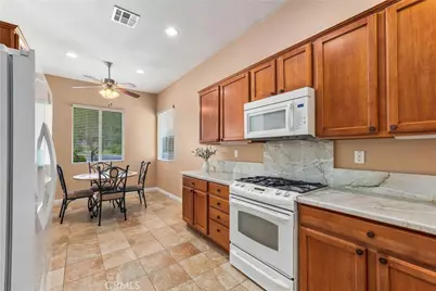 10425 Lakeshore, Apple Valley, CA 92308 - Photo 7