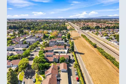 10 Goldenbush, Irvine, CA 92604 - Photo 49
