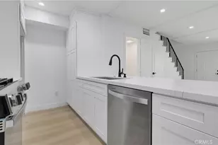 12310 Burbank, Los Angeles, CA 91607 - Photo 21