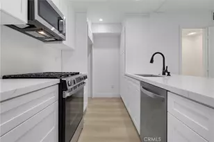 12310 Burbank, Los Angeles, CA 91607 - Photo 19