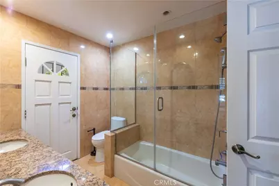 7044 Mammoth Avenue, Van Nuys, CA 91405 - Photo 33