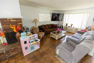 19320 Parthenia Street, Los Angeles, CA 91324 - Photo 3
