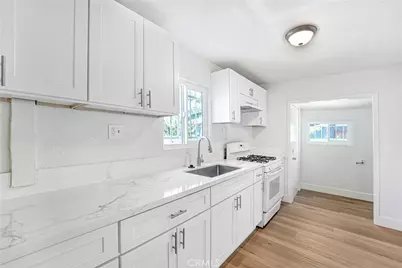 715 E 87th Place, Los Angeles, CA 90002 - Photo 3