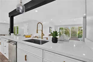 21530 Yucatan Ave, Woodland Hills, CA 91364 - Photo 17