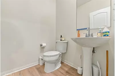 318 S Quadrilateral, Anaheim, CA 92802 - Photo 11