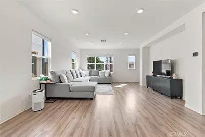 318 S Quadrilateral, Anaheim, CA 92802 - Photo 9