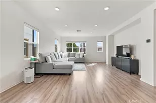318 S Quadrilateral, Anaheim, CA 92802 - Photo 9
