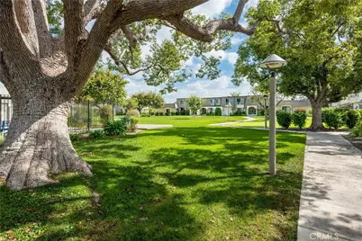 9857 Via Sonoma, Cypress, CA 90630 - Photo 25