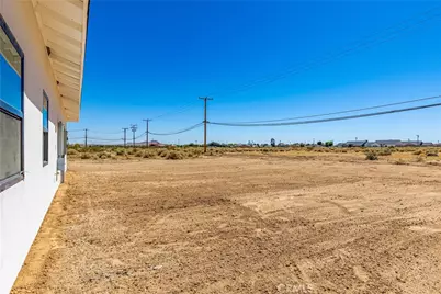 8908 N Loop Boulevard, California City, CA 93505 - Photo 11