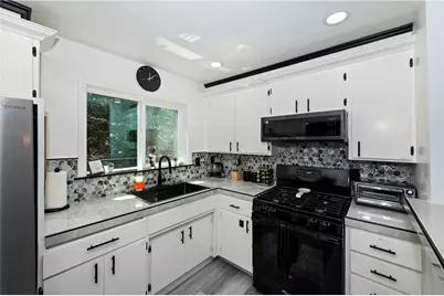 25005 Basel Drive, Crestline, CA 92325 - Photo 9