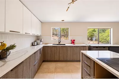 864 W Carlisle Road, Westlake Village, CA 91361 - Photo 15