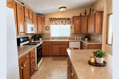 38660 Via Amarilla, Murrieta, CA 92563 - Photo 11