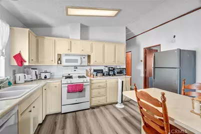 25 Elm Via, Anaheim, CA 92801 - Photo 9