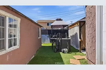 201 E 111th Place, Los Angeles, CA 90061 - Photo 37