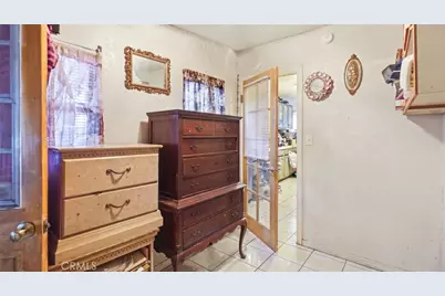 201 E 111th Place, Los Angeles, CA 90061 - Photo 23