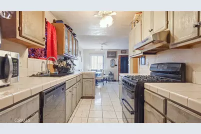 201 E 111th Place, Los Angeles, CA 90061 - Photo 13