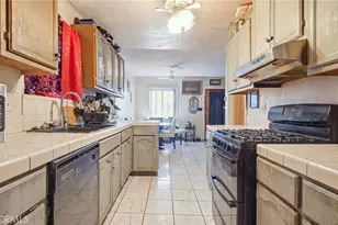 201 E 111th Pl, Los Angeles, CA 90061 - Photo 13