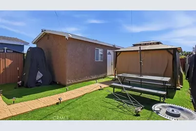 201 E 111th Place, Los Angeles, CA 90061 - Photo 43