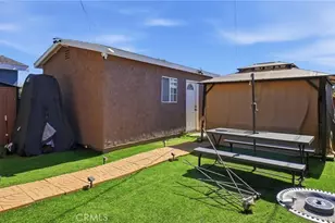 201 E 111th Pl, Los Angeles, CA 90061 - Photo 43
