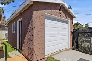 201 E 111th Pl, Los Angeles, CA 90061 - Photo 35