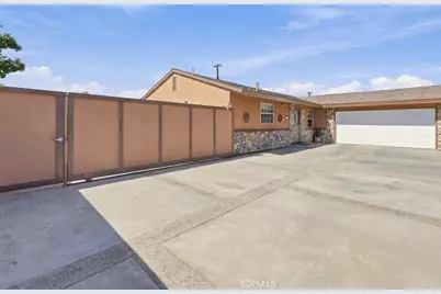 10471 Saint Alban Street, Cypress, CA 90630 - Photo 5
