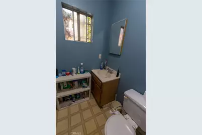 233 W 42nd, Los Angeles, CA 90037 - Photo 7