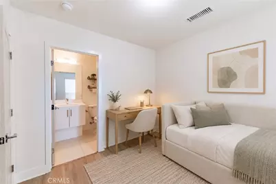 10736 Bloomfield Street, Toluca Lake, CA 91603 - Photo 3