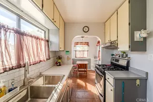 1539 W 94th Pl, Los Angeles, CA 90047 - Photo 17
