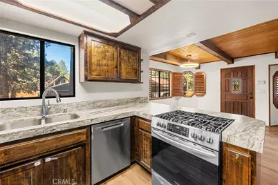 875 D Lane, Big Bear City, CA 92314 - Photo 7