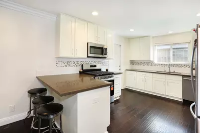6062 Dr Glenwood, Huntington Beach, CA 92647 - Photo 19