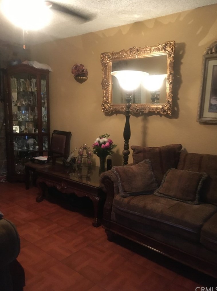 1820 83rd St, Los Angeles CA  90001-4009 exterior