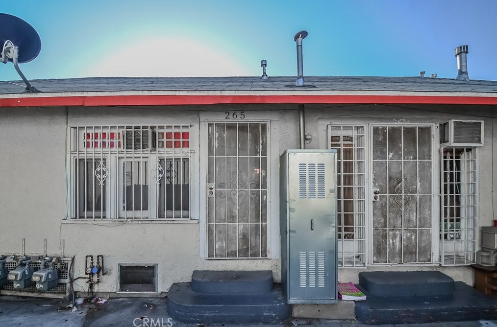 265 45th St, Los Angeles CA  90011-3420 exterior