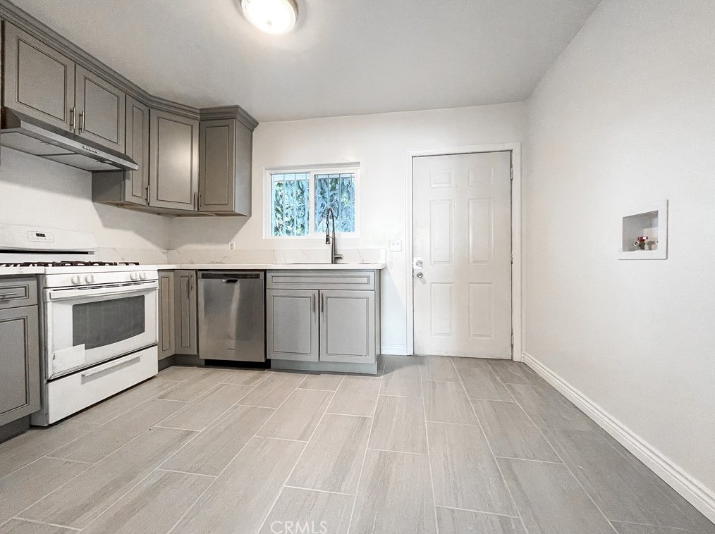 265 45th St, Los Angeles CA  90011-3420 exterior