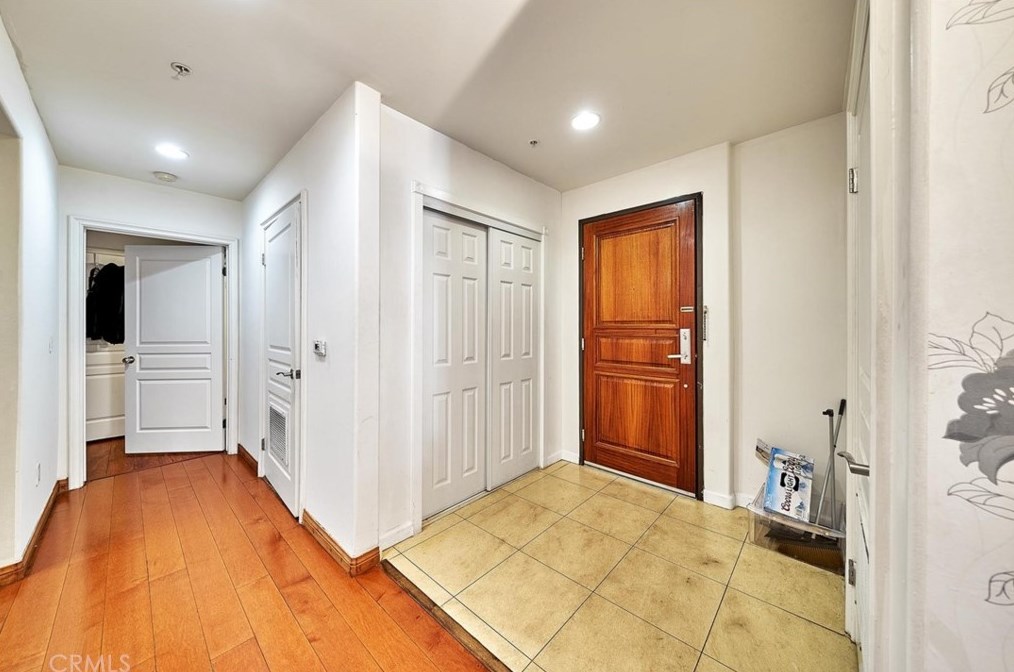 1036 Serrano Ave, Los Angeles CA  90006-2695 exterior